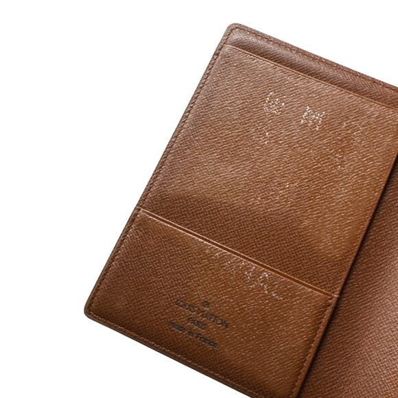 Louis Vuitton Monogram Passport Holder - Picture 5 of 7